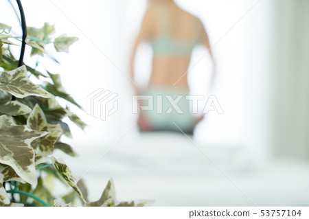 女性換衣服 女性換衣服 53757104