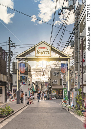 與Yanaka Ginza著名的日落相連的購物區。 與Yanaka Ginza著名的日落相連的購物區。 53757358