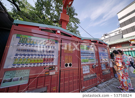 日本的東京都市風景在淺草寺和仲見世通的自動售貨機（在Denpoin-dori門前） 53758824