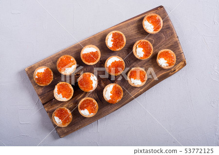Tartalets with red caviar 53772125
