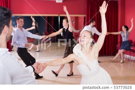 People dancing lindy hop 53773028