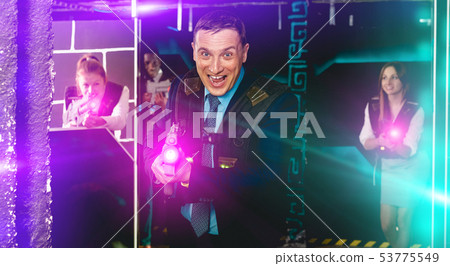 Businessman playing laser tag 53775549