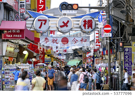 日本Ameyoko景觀的東京都市風景（從禦徒町站邊） 53777096