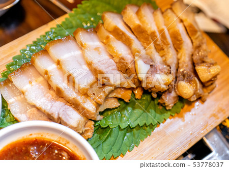 黑肉韓國料理菜鐵板飯碗熟Pan지鍋炸黑豬肉黑豬肉 黑肉韓國料理菜鐵板飯碗熟Pan지鍋炸黑豬肉黑豬肉 53778037