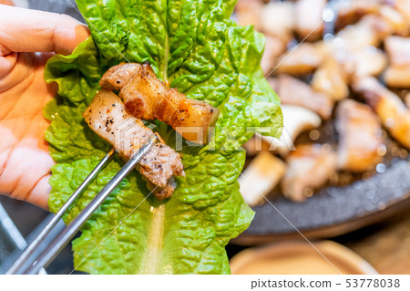 黑肉韓國料理菜鐵板飯碗熟Pan지鍋炸黑豬肉黑豬肉 黑肉韓國料理菜鐵板飯碗熟Pan지鍋炸黑豬肉黑豬肉 53778038