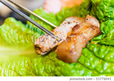 黑肉韓國料理菜鐵板飯碗熟Pan지鍋炸黑豬肉黑豬肉 黑肉韓國料理菜鐵板飯碗熟Pan지鍋炸黑豬肉黑豬肉 53778041