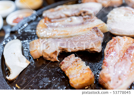 黑肉韓國料理菜鐵板飯碗熟Pan지鍋炸黑豬肉黑豬肉 53778045