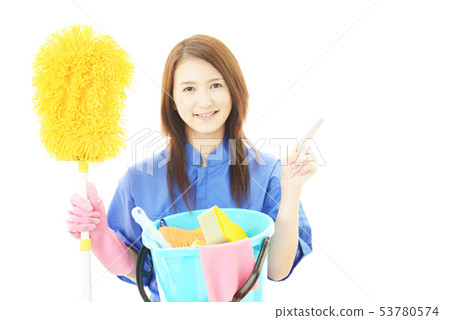A smiling female cleaner to instruct 53780574