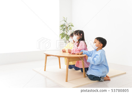 孩子們戴著面具 孩子們戴著面具 53780805