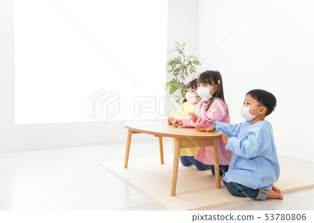 孩子們戴著面具 孩子們戴著面具 53780806
