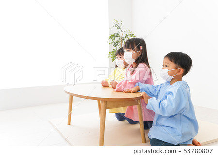 孩子們戴著面具 孩子們戴著面具 53780807