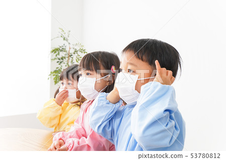 孩子們戴著面具 孩子們戴著面具 53780812