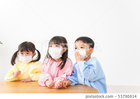 孩子們戴著面具 孩子們戴著面具 53780814