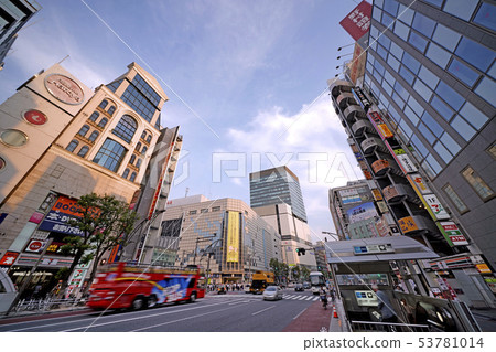 Tokyo cityscape in Japan You can see the intersection of Ueno Hirokoji (Ueno Hirokoji Station / Ueno Okachimachi Station entrance) 53781014