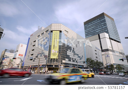 在日本的東京都市風景我想看上野Hirokoji的交叉點 53781157