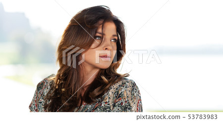 Elegant and fashionable woman Elegant and fashionable woman 53783983