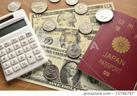 [Overseas travel image, currency exchange] Passport, money and calculator 53786797