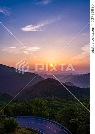 (Tochigi Prefecture) dawn seen from Nikko Iroha slope (Tochigi Prefecture) dawn seen from Nikko Iroha slope 53786950