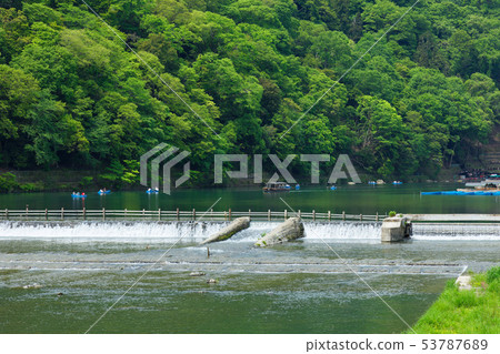 遊船從渡月橋俯瞰桂川 53787689