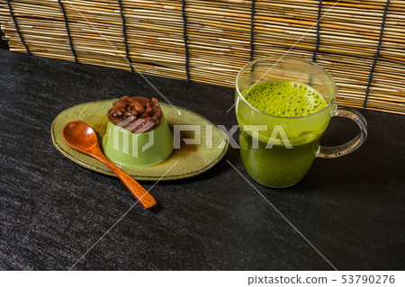 Matcha pudding Pudding with powdered green tea (maccha) 53790276