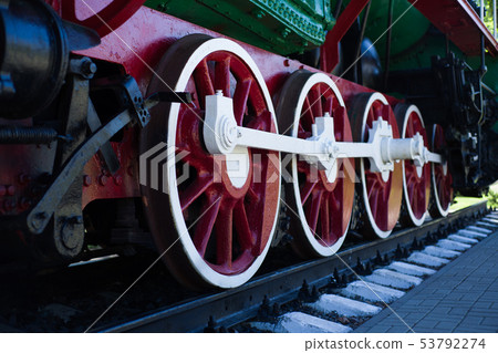 Detail of wheels of a vintage steam train 53792274