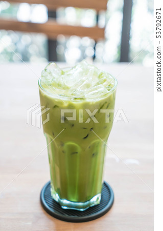 iced green tea latte 53792671