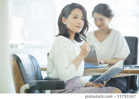 Business woman Business woman 53793167