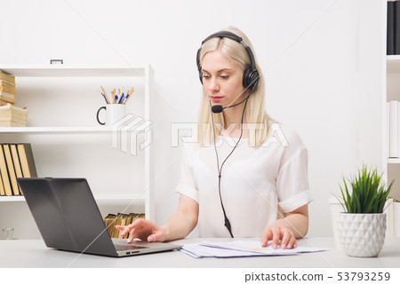 Close-up portrait of a customer service agent 53793259