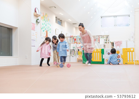 Kindergarten, nursery school, nursery teacher, playing 53793612