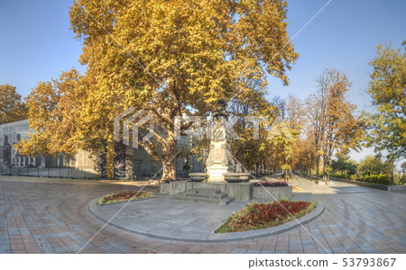 Primorsky Boulevard in Odessa at fall Primorsky Boulevard in Odessa at fall 53793867