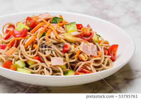 Soba salad 53795761