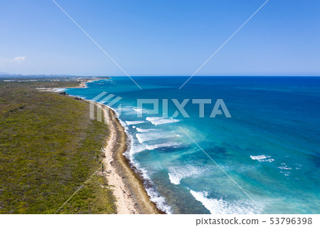 Aerial view with caribbean beach of Atlantic ocean 53796398