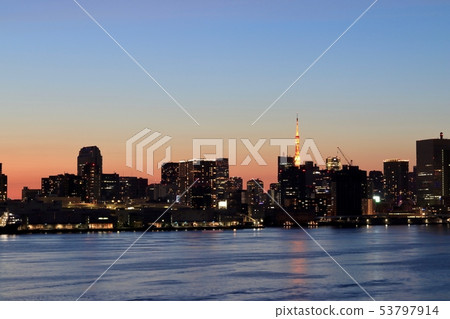 俯瞰東京鐵塔的夜景 俯瞰東京鐵塔的夜景 53797914