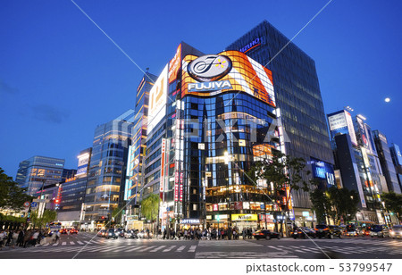 在日本的東京都市風景我看Sukiya橋樑的交叉點 53799547