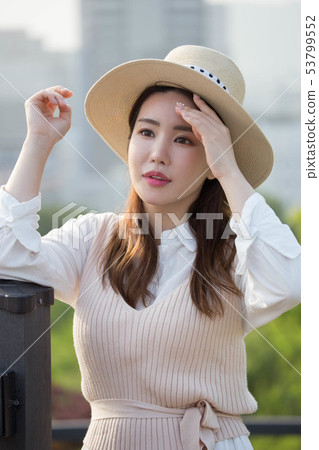 A leisurely life 53799552