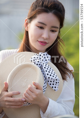 A leisurely life 53799554