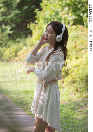 A leisurely life 53799557