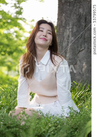 A leisurely life 53799575
