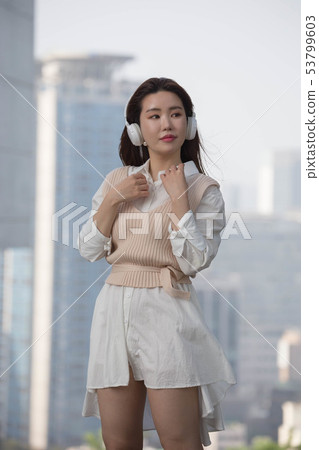 A leisurely life 53799603