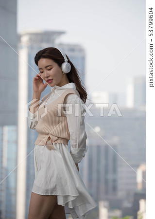 A leisurely life 53799604