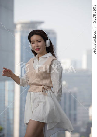 A leisurely life 53799605