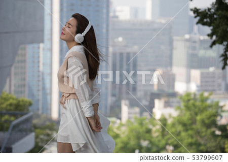A leisurely life 53799607