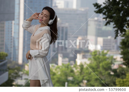 A leisurely life 53799608