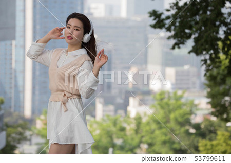 A leisurely life 53799611