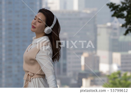 A leisurely life 53799612