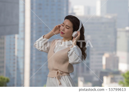 A leisurely life 53799613