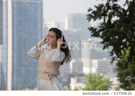A leisurely life 53799616