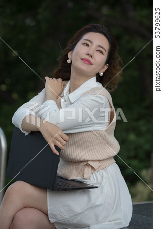 A leisurely life 53799625