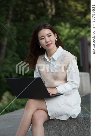 A leisurely life 53799631