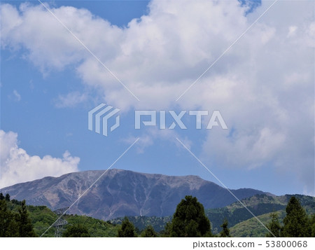 從岐阜縣Sekigahara-cho Sekigahara看到的Ibukiyama(初夏) 從岐阜縣Sekigahara-cho Sekigahara看到的Ibukiyama(初夏) 53800068